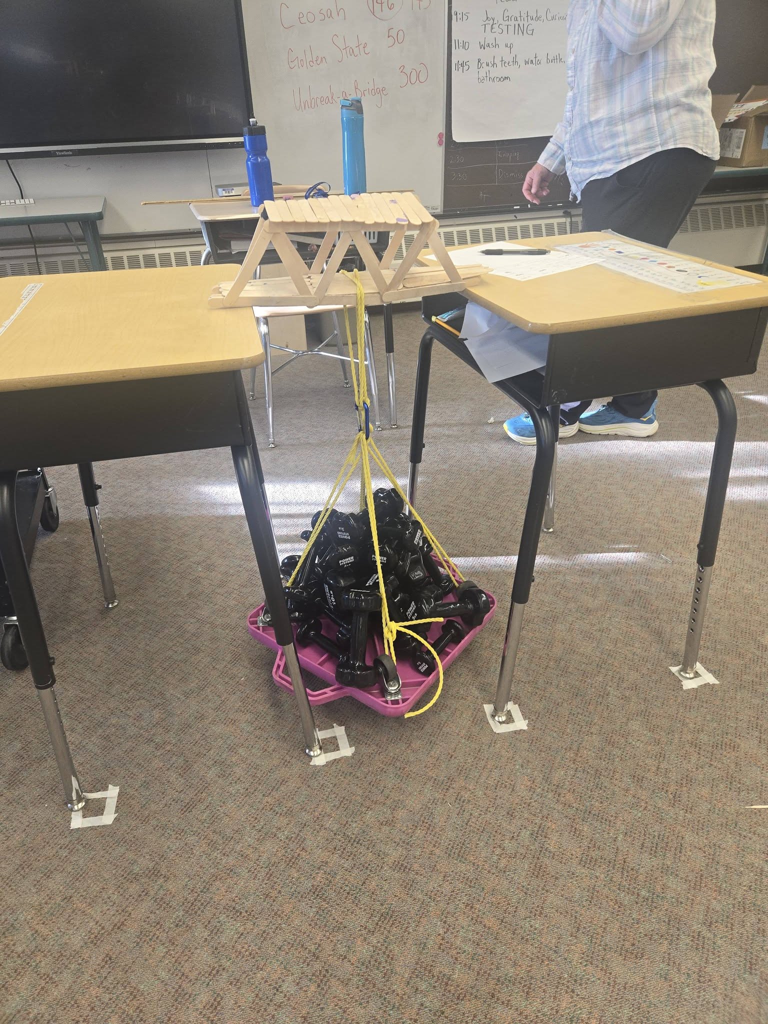 Our fifth graders put on their engineering hats and built bridges! (3/5)