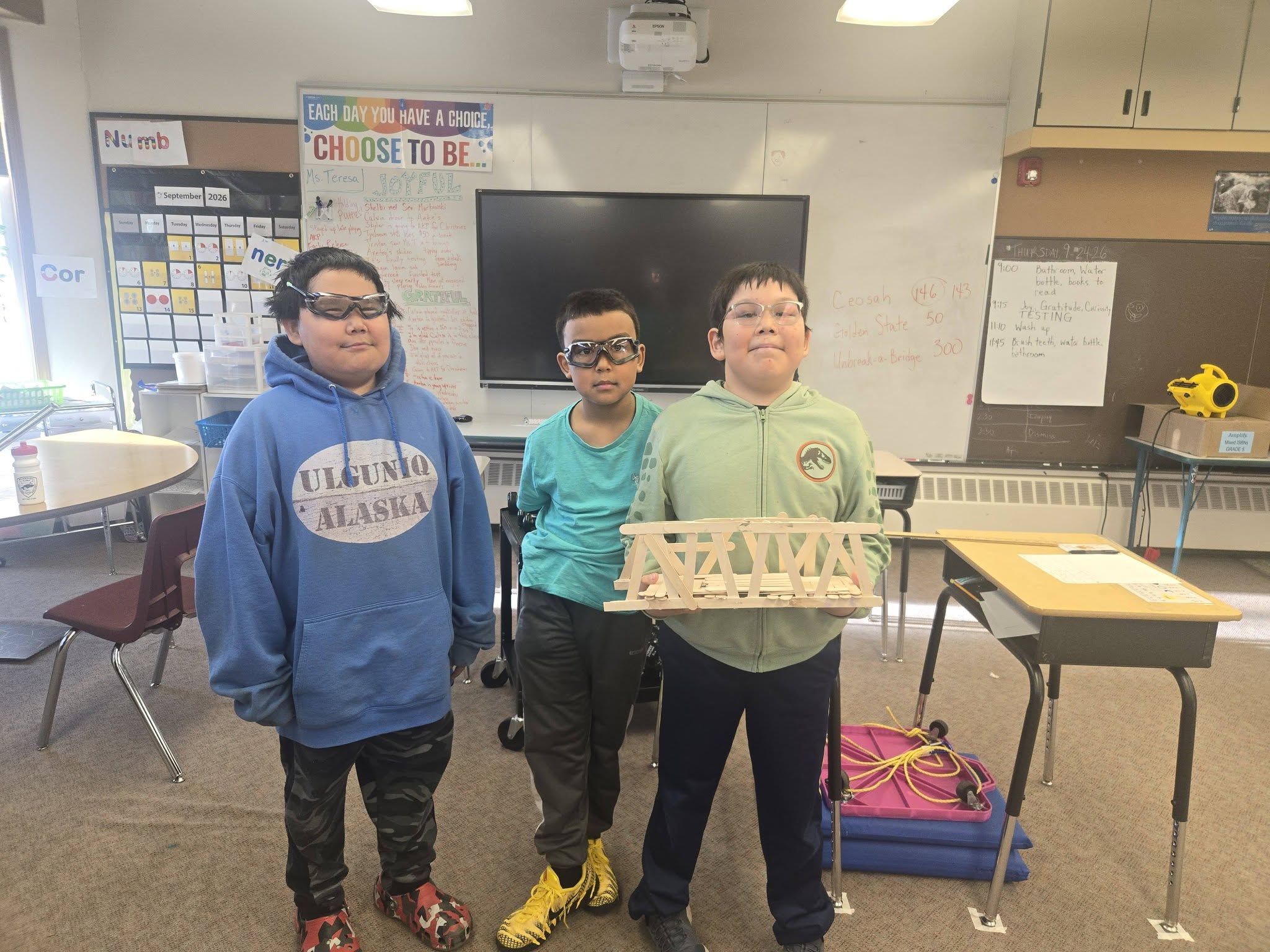 Our fifth graders put on their engineering hats and built bridges! (4/5)